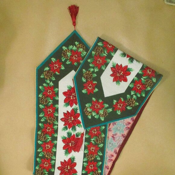 Tapestry Poinsettia Christmas Table Runner With Red Tassels 35" X 13" Festive Fl - Picture 1 of 6